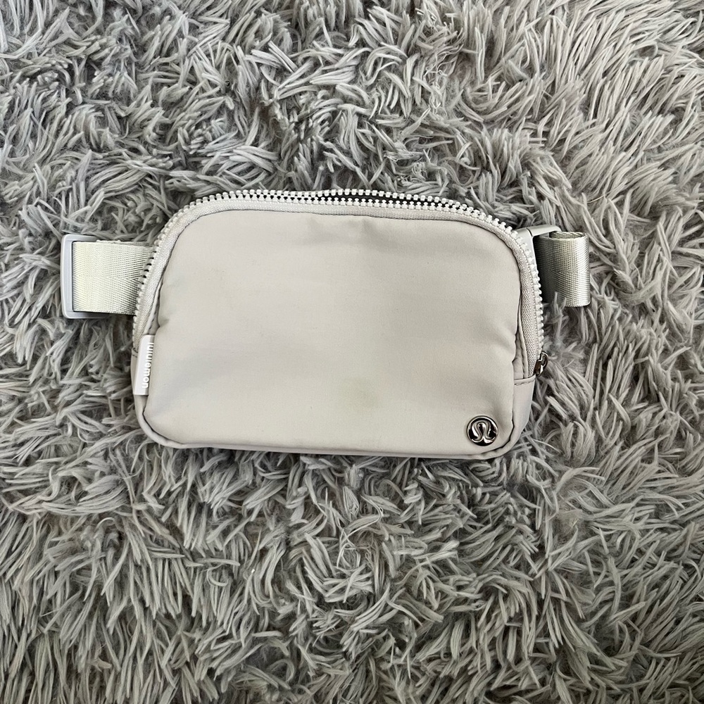 Lululemon Everywhere Belt Bag
